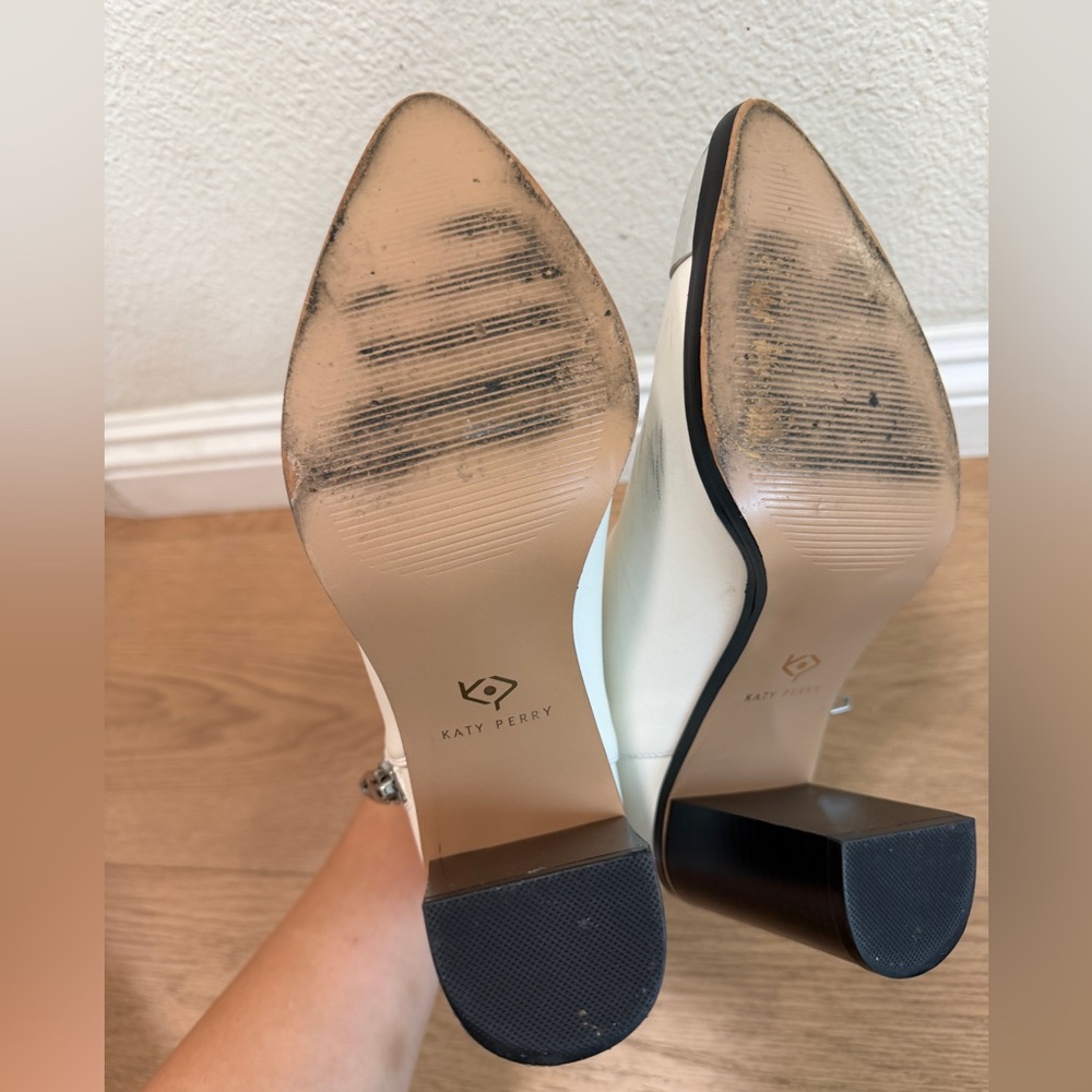 Katy Perry White Ankle Boots Silver Metal Toe Western Booties Size 8 - Picture 7 of 9